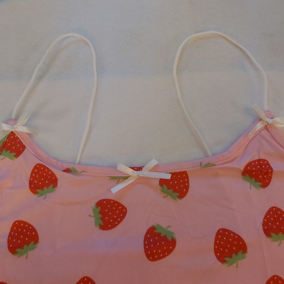 049. Strawberry Print Crop Spaghetti Straps Camisole  Size M - Picture 7 of 16